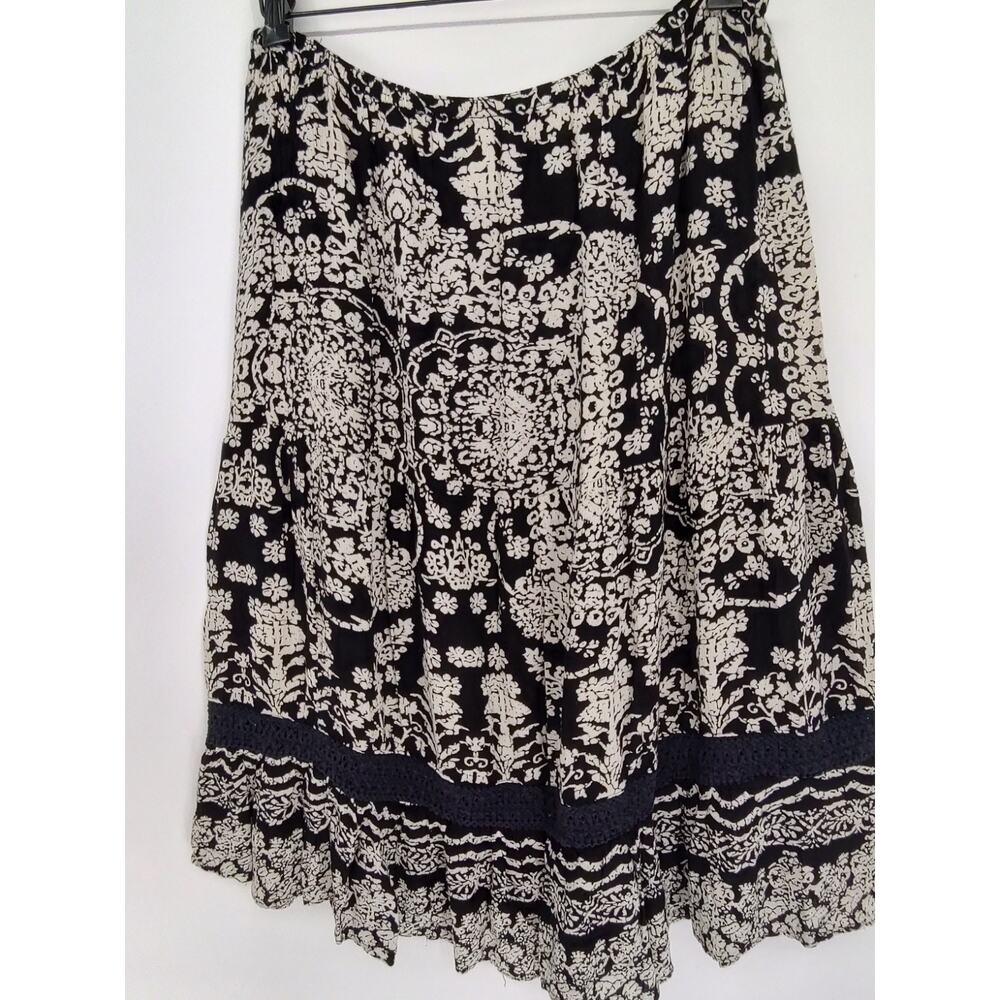 Forbidden Los Angeles Woman's Black White Paisley Tiered Pull on Skirt Size Med.
